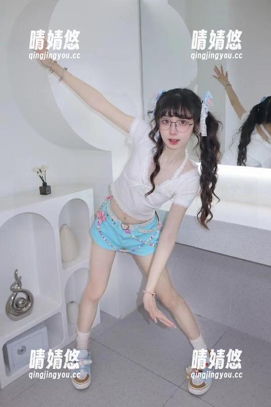 秀人网 - 蛋蛋宝的棉袜美图图集，换个角度看生活的美好