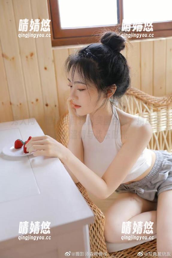 秀人网 - 诗诗圣诞摄影美图合集，捕捉每一刻的温情与欢乐时光