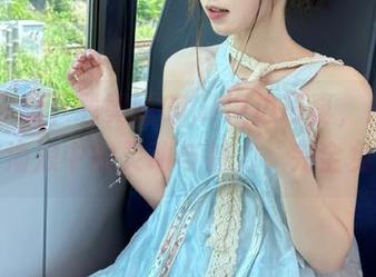 秀人网 – 下载黄婧GIGI海边写真，感受她在海浪中的灵动与魅力，完全免费