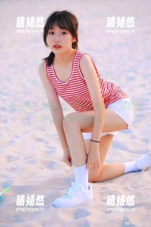 秀人网 - 龙泽美曦红裙私拍套图，捕捉静谧与动感的完美结合！