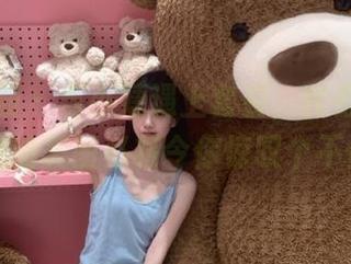 紧急企划 – 当小婕遇上套装，化身艺术家，她的美图必将令你惊叹个不停！