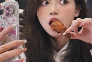 美媛馆 – 美图大赏：伊小七MoMo的比基尼写真图包，时尚与性感的完美结合！