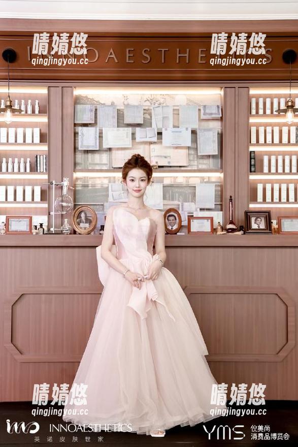 美媛馆-叶籽亿 美媛馆 - 绝美叶籽亿长腿写真合集,精选瞬间尽显非凡气质