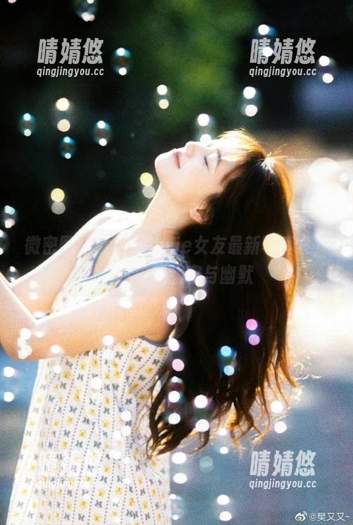 微密圈 - 脸红Dearie女友最新写真集，生活中的甜蜜与幽默