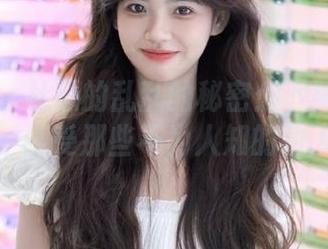 艺图语 – 社恐的乱乱的秘密：下载她的写真作品，感受那些不为人知的动人瞬间！