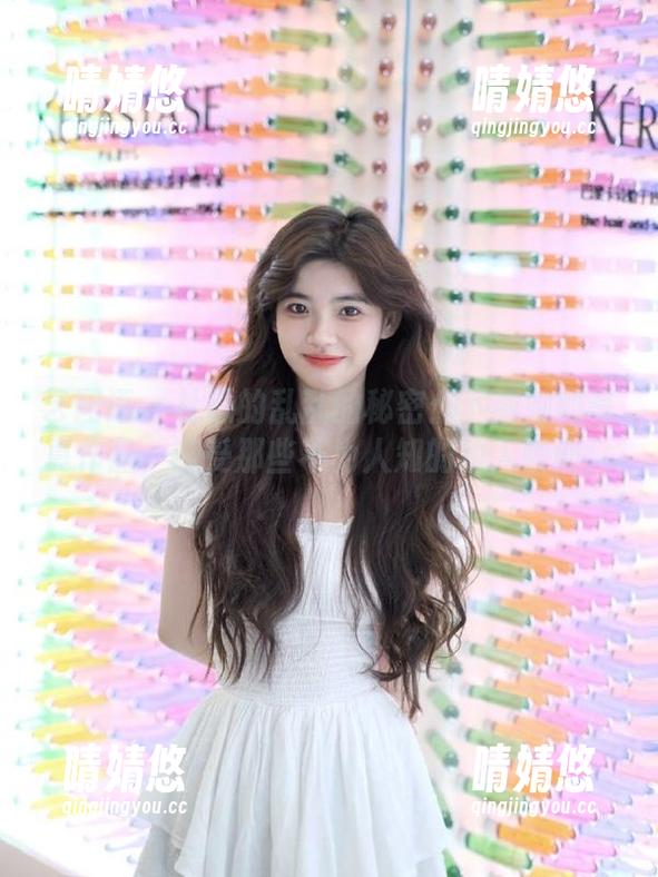 艺图语-社恐的乱乱 艺图语 - 社恐的乱乱的秘密:下载她的写真作品,感受那些不为人知的动人瞬间!