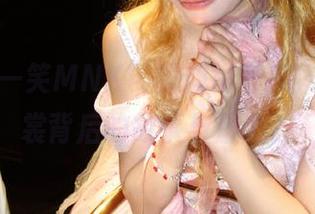 “芊川一笑MNK”的旗袍写真，揭开衣裳背后的故事与魅力！