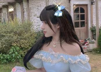 来看看芊川一笑MNK的皮衣写真，时尚与酷炫兼具，绝对值得你下载收藏！