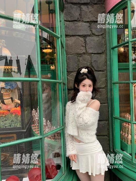 花漾show - 小海臀Rena的办公室魅力全景：分享她的绝美原图，让你心动
