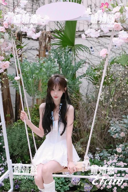 蜜桃社 - 小魔女lily今季女神写真作品更新，探索她不一样的艺术风格