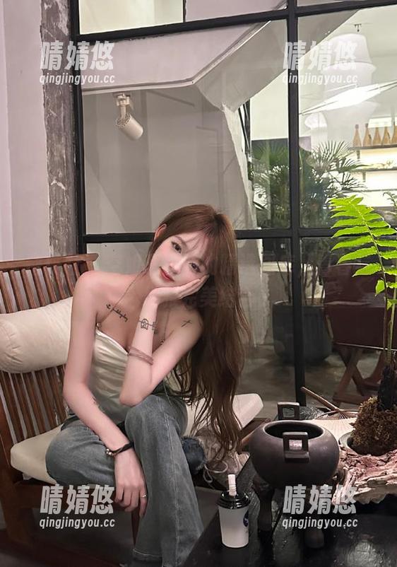 蜜桃社 - 空姐李颖诗的精选图库，青春与优雅完美结合
