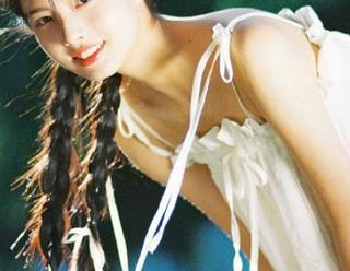 蜜桃社 – 深入探寻美绪的秘密：高清图库展现她的写真魅力