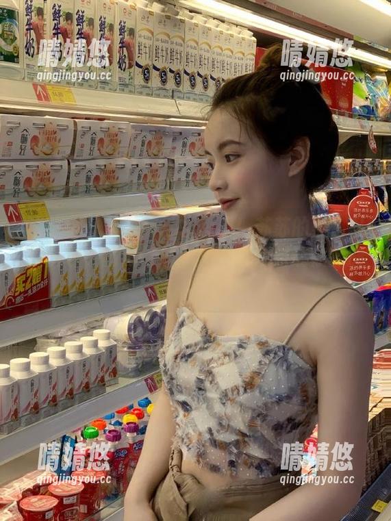 袜啵啵-苏苏 袜啵啵 - 随时随地都想看!苏苏的黑白私拍图包,幽默与创意碰撞,绝对让你捧腹大笑!