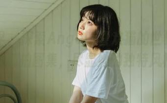 语画界 – 探索Angela喜欢猫的世界：灰丝私拍图集，尽显她的独特风格