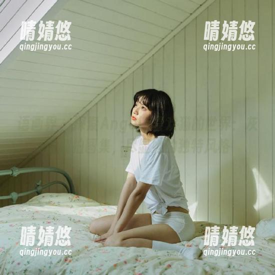 语画界 - 探索Angela喜欢猫的世界：灰丝私拍图集，尽显她的独特风格