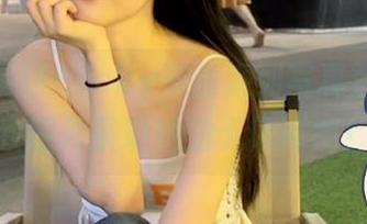 最新贝贝琪Becky灰丝系列写真登场，精致图片展现她的无限可能！