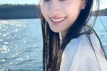 微密圈 – 在轩子巨2兔的粉色写真图包中，探寻时尚之美与青春活力