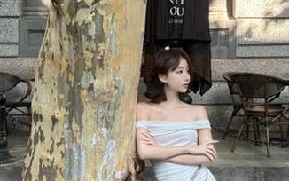 轻兰映画黑丝学妹写真，精品性感资源不容错过