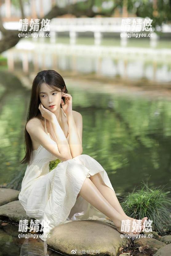 探索轻兰映画校服白丝的魅力，独特风格合集图包火热上线！