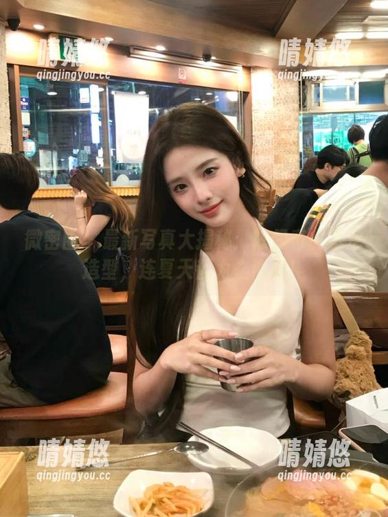 微密圈 - 最新写真大揭秘：陈佩奇比基尼造型，连夏天都为之倾倒！