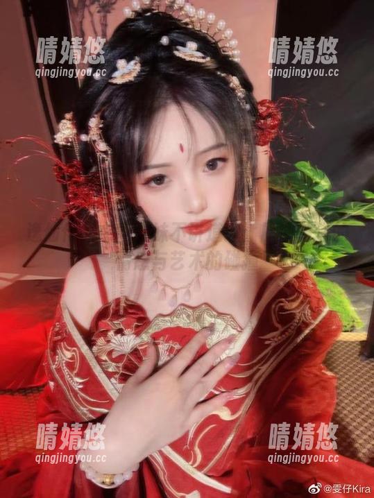 雯妹不讲道理 逸仙作品中的雯妹不讲道理:原图传递的情感与艺术的碰撞