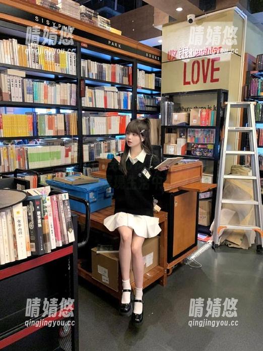 青豆客 - Ann尤美的裸足美图合集：追寻自然之美，展现生活中的纯粹瞬间