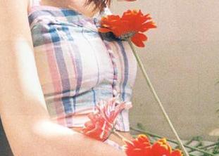 青豆客 – 王婉悠穿搭的连衣裙合集：多款优雅写真图包尽在此处！