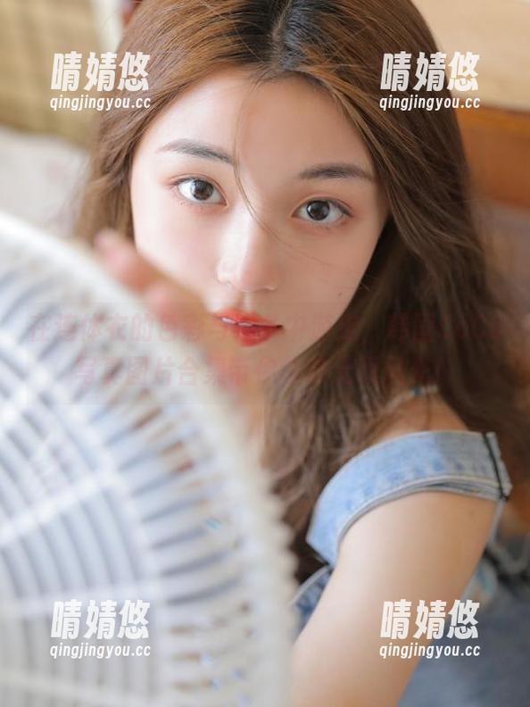 韩国CoCo 在连体衣的色彩与线条中游走,韩国CoCo写真图片合集带你领略无限风光!