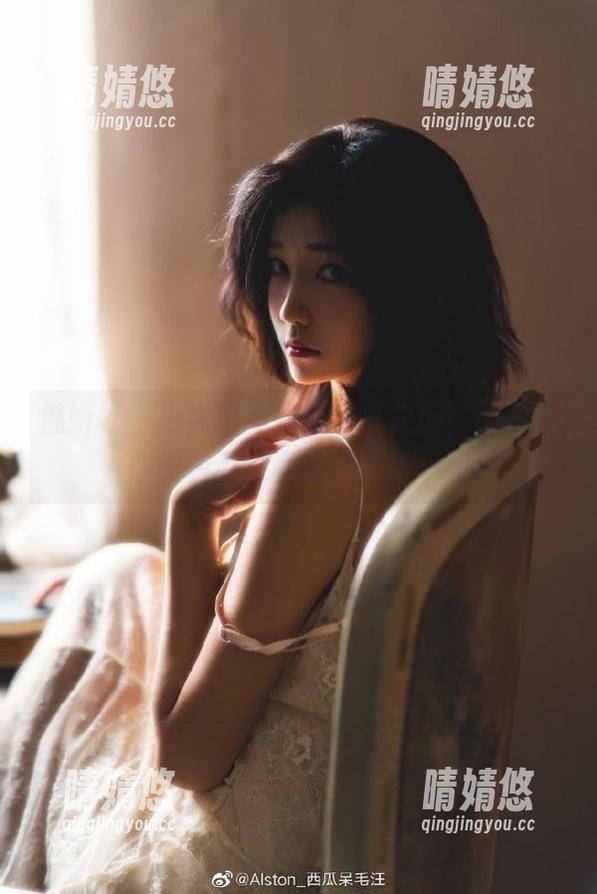 魅妍社 - 小尤奈高跟鞋写真之旅，原图带你驰骋于时尚前沿的每一步