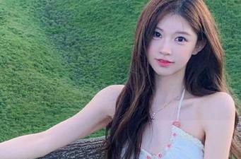魅妍社 – 白沫油亮系列套图资源，大胆展现她的创意与风采