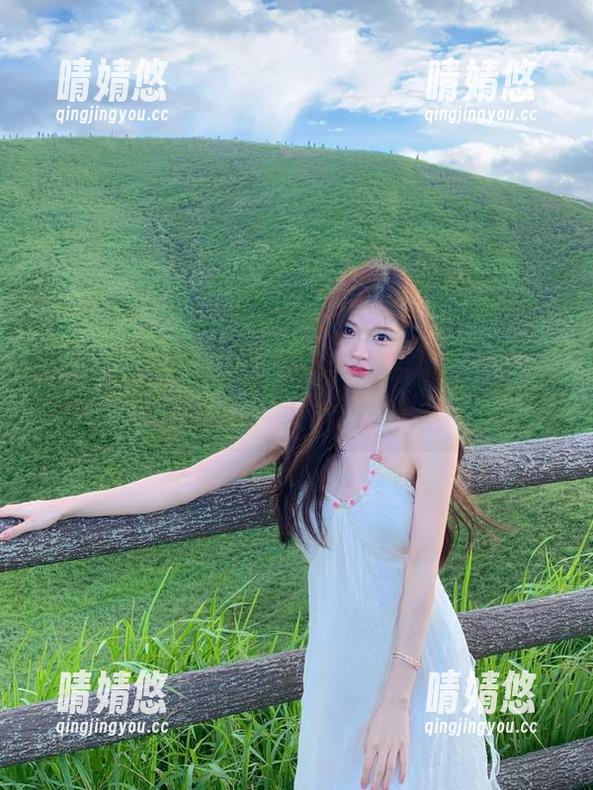 魅妍社 - 白沫油亮系列套图资源，大胆展现她的创意与风采