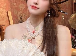 踏入球场的幻想：鹿八岁baby足球少女cos作品的绝美写真之旅
